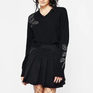 Disturbia Amalthea Embroidered Cropped Black Sweater with Leaf Embroidery